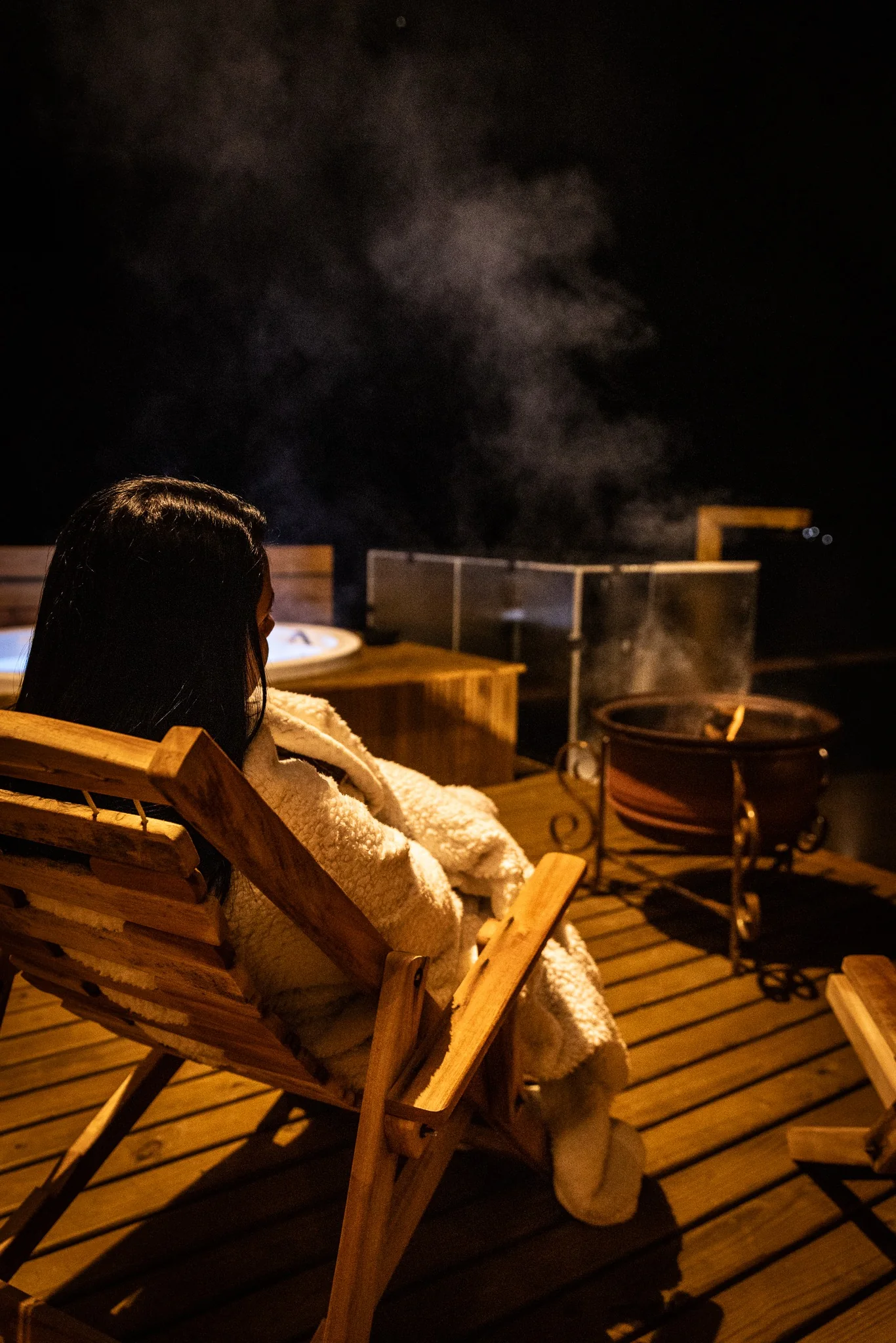 Deck da Cabana Alpina à noite